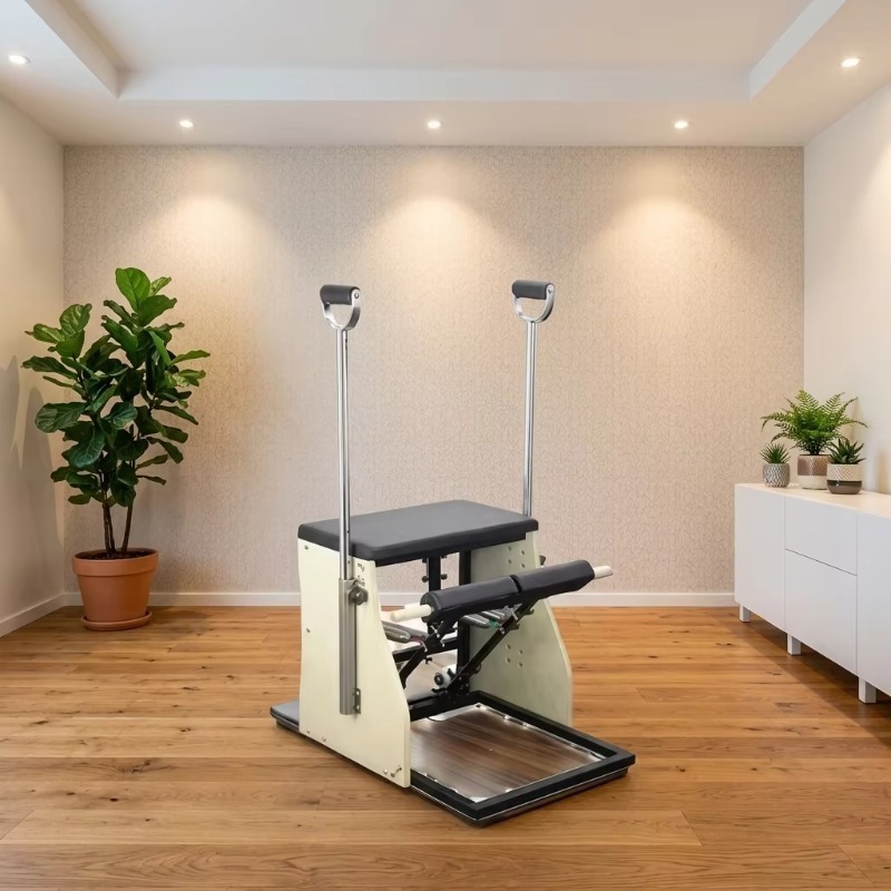 Pilates Chair Wunda - YTYIN製、安定感のあるオーク材を使用した、深めのストレッチができる、持ち運び可能な、省スペース設計の、家庭用・商業用ピラティススタジオ向け、ウンダチェア。5年保証。
